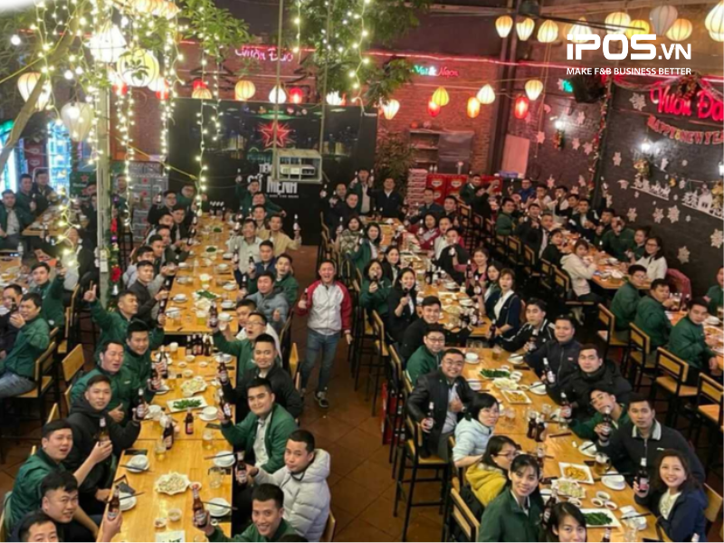 tổ chức tiệc tất niên