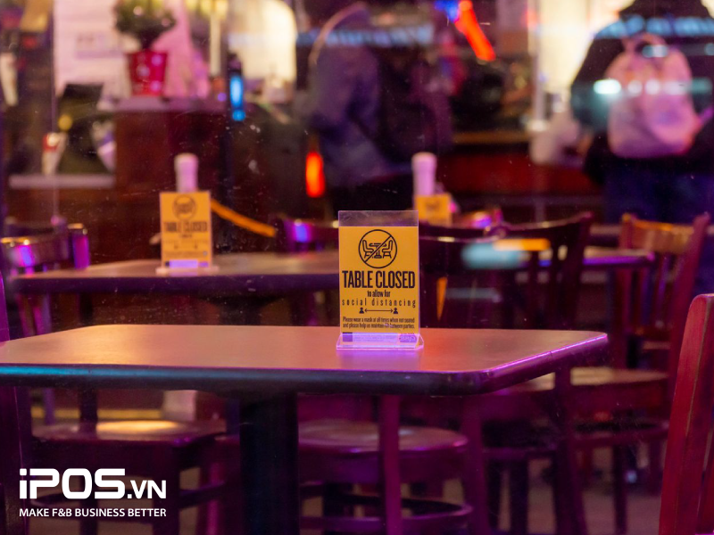 Thẳng tay loại bỏ những bàn có vị trí quá gần nhau nếu như bạn không thể di chuyển chúng đi nơi khác