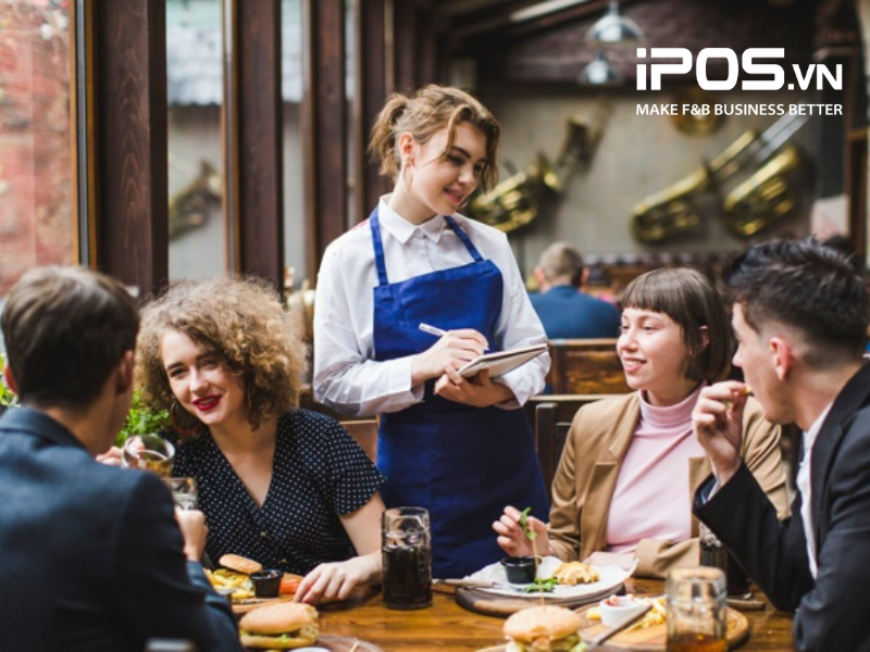 Nhân viên quán cafe cần biết cách dẫn dắt khi giao tiếp với khách hàng