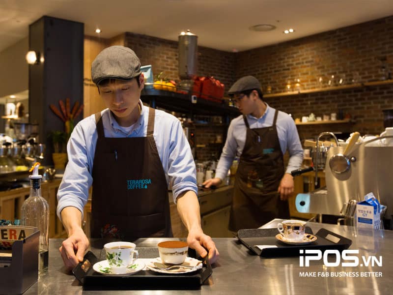 Chỉ nên cắt giảm nhân sự quán khi không còn phương án khác thay thế