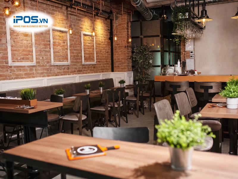 Khách hàng thân thiết đóng góp một phần lợi nhuận tương đối lớn cho quán cà phê mùa vắng khách