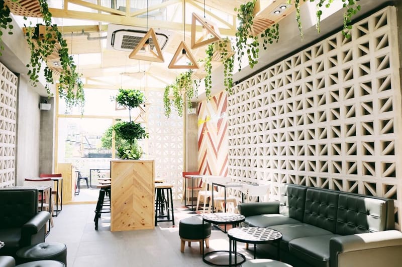 Các bước chuẩn bị trang trí quán