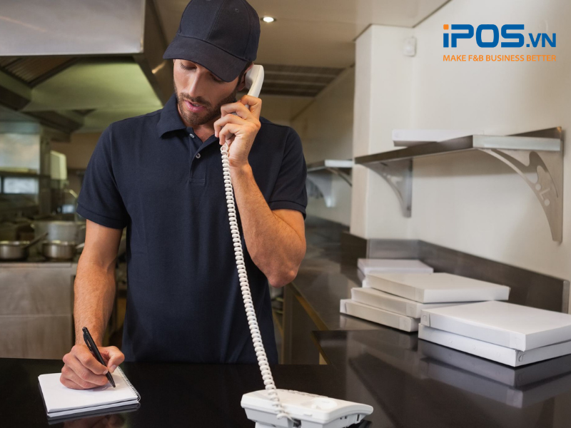 Nhân viên trực điện thoại sẽ ghi nhận lại order bằng tay rồi chuyển cho bộ phận chế biến